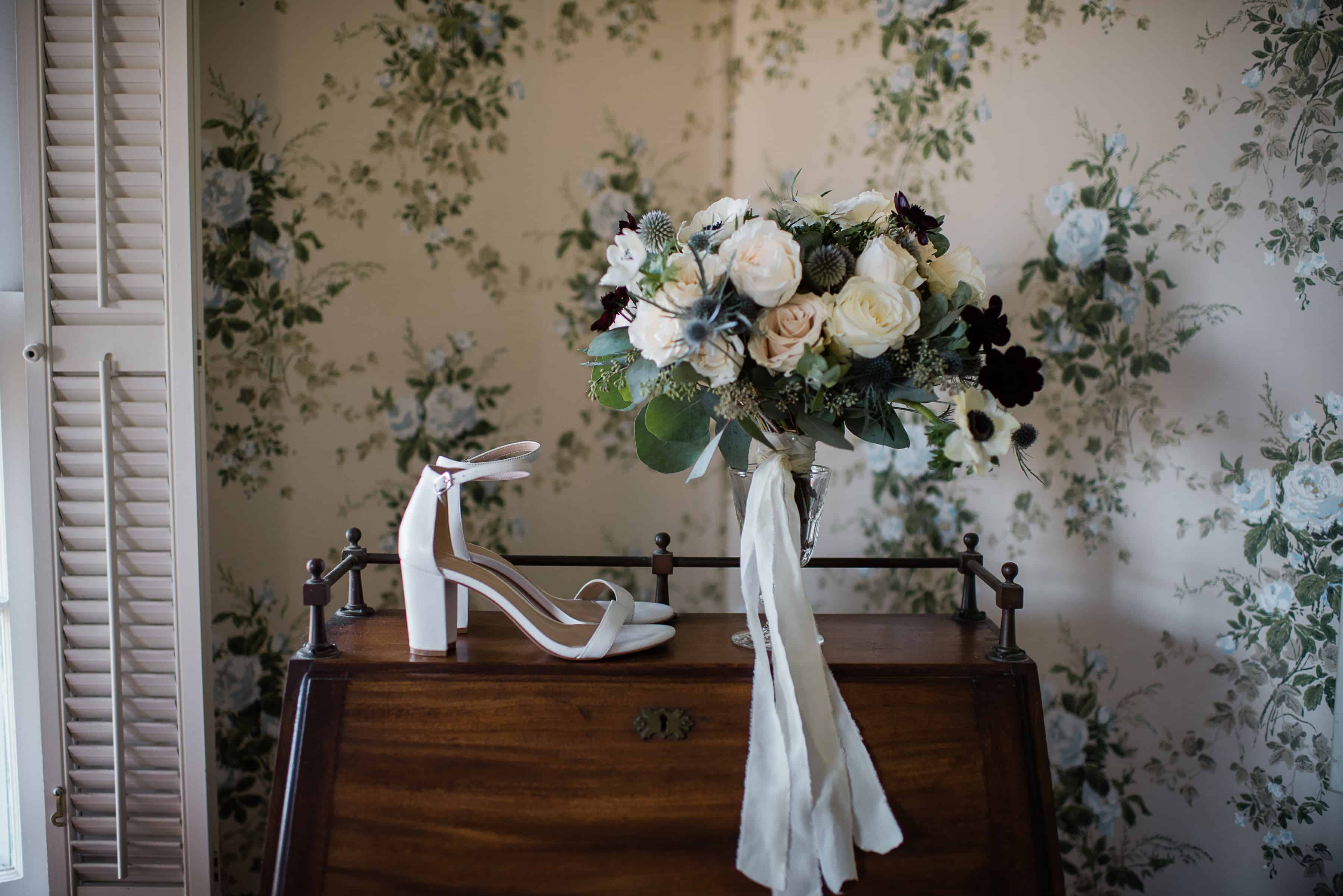 First Blush Weddings: فن "الإيكيبانا" وتصميم الأزهار المستدام