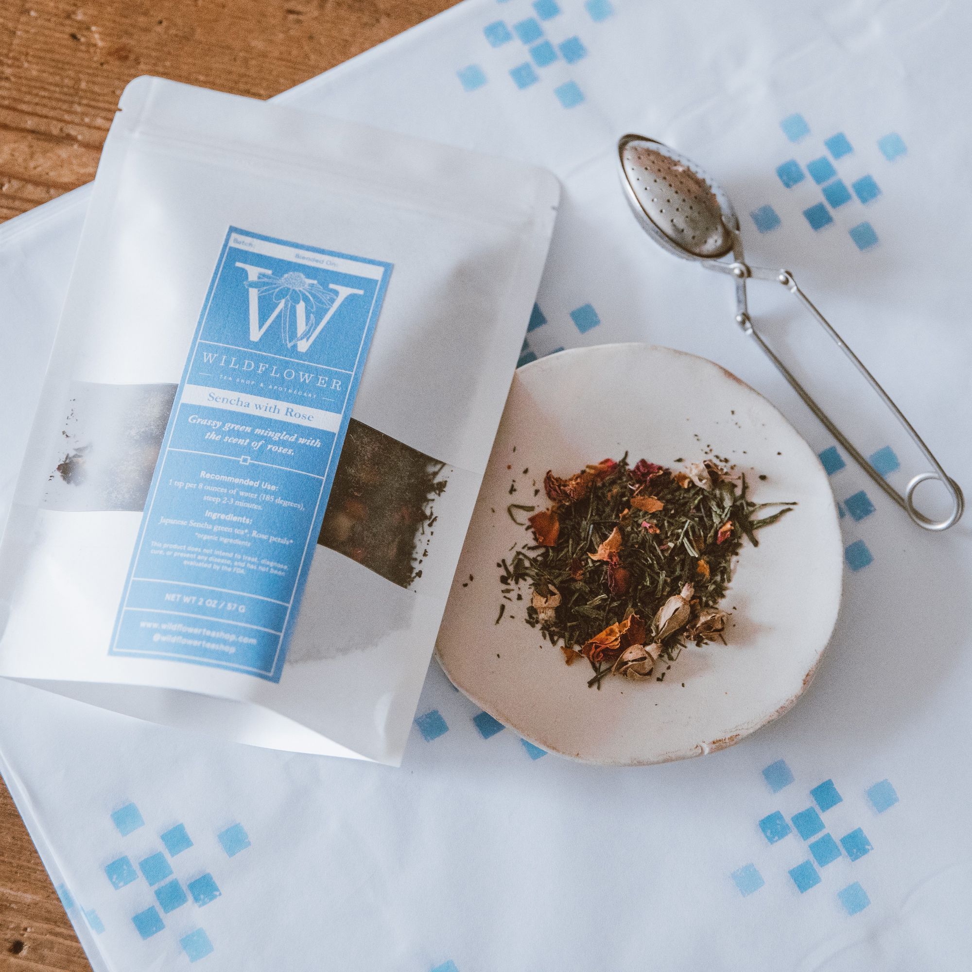 تغليف متعمد مع Blades Creative و Wildflower Tea & Apothecary!