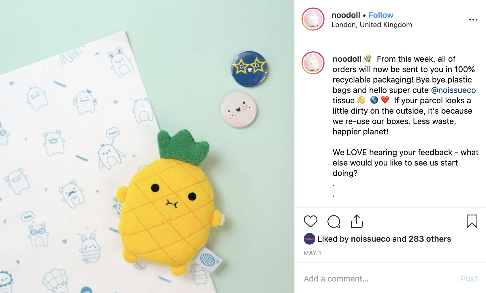 لعبة Noodoll مستلقية على مناديل ورقية مخصصة