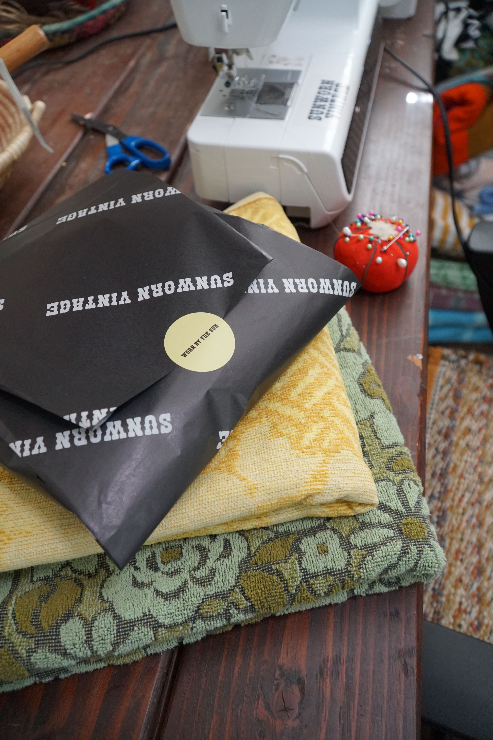 Sunworn Vintage: جعل الملابس القديمة ممتعة وفريدة ومستدامة